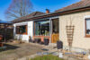 Bungalow ca. 140 m², mit Carport für Wohnwagen auf ca. 1198 m² Grundstück in 23717 Kasseedorf Griebel - Wohnzimmer Ausgang