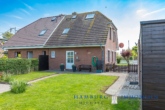 Hinteransicht - Wohnen in Feldrandlage – Familienfreundliche DHH, Strandnah, gepflegt mit Garage und Carport