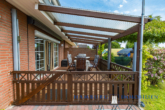 Überdachte Terrasse - Wohnen in Feldrandlage – Familienfreundliche DHH, Strandnah, gepflegt mit Garage und Carport
