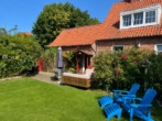 Rückansicht - Privates Gartenrefugium in Dahme – charmantes Küstenhaus mit Sauna & großem Naturgrundstück