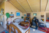 Wohnraum mit zusätzlichen Alkoven Schlafplatz - Scandinavischer EBK Bungalow auf ca. 792m² Traum-Grundstück in 23747 Dahme
