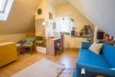 Zimmer Dachgeschoss Haus 2 - Komplettes Doppelhaus (beide Hälften) aus 1985 auf Erbpacht bis 2078 in 24558 Henstedt-Ulzburg