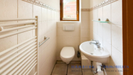 Gäste-WC - 3-Familienhaus – BJ 1999 – Eignerwohnung, 4 Zimmer, sofort beziehbar – 30-er Zone in 25436 Tornesch