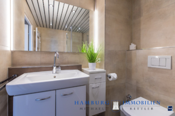 Moderne Ferienwohnung 38 m², Schwimmbad, Balkon ins grüne ☀️, überdachter Stellplatz, Haus Berolina, 23747 Dahme, Etagenwohnung