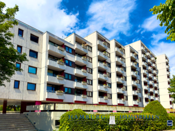 Moderne Ferienwohnung 38 m², Schwimmbad, Balkon ins grüne ☀️, überdachter Stellplatz, Haus Berolina, 23747 Dahme, Etagenwohnung