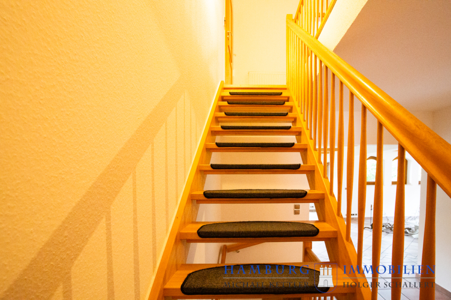 Treppe ins Obergeschoss