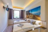 1.OG.Schlafzimmer 1. - Drei Häuser, 10 Apartments, Palmengarten, ca. 1.498 m² Grundst., gepflegte Anlage, in 23747 Dahme